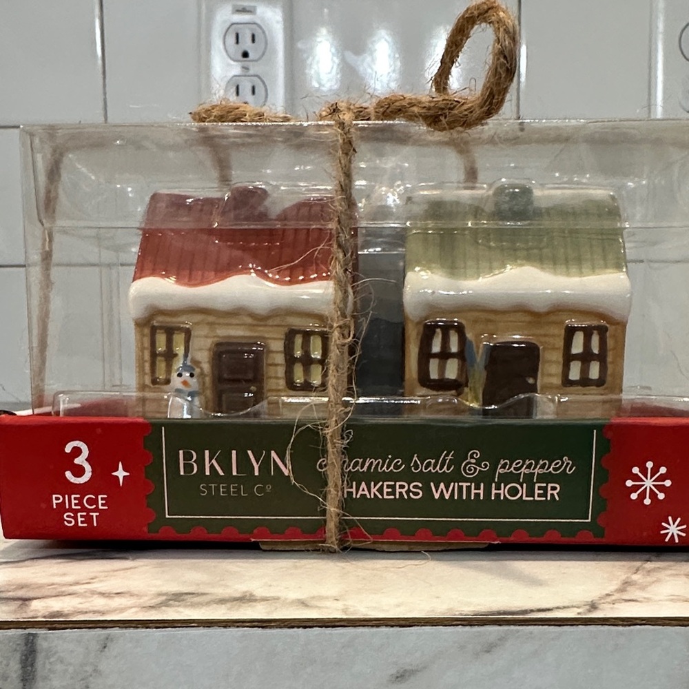 Holiday Cottage Salt & Pepper Shaker Set